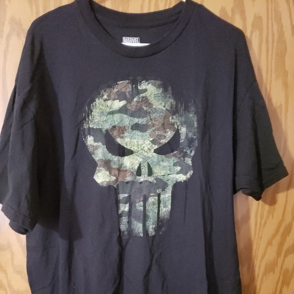 Mens XL  Marvel Punisher Top